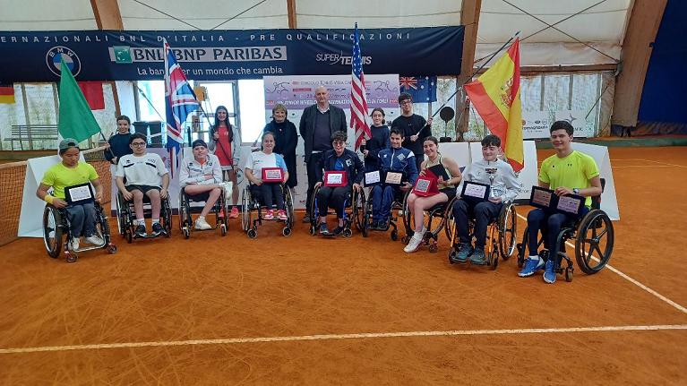 20260325_Tutti_i_premiati_nel_torneo_Itf_Junior_Wheelchair_del_Tennis_Villa_Carpena.jpg