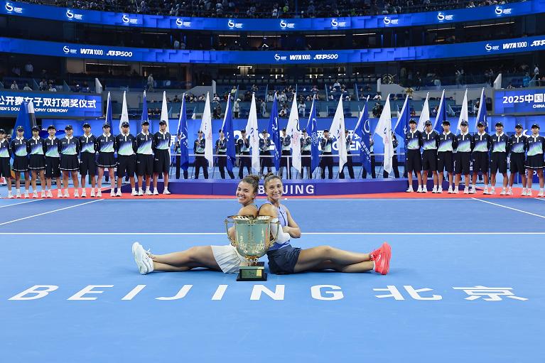 Le campionesse di Pechino 2025 Jasmine Paolini e Sara Errani (foto Getty Images)