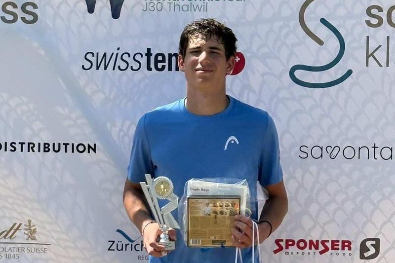 Gran colpo di Maniglia: in Svizzera vince il primo titolo Under 18