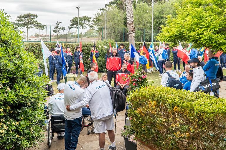 Nella foto: gli atleti si preparano per la presentazione ufficiale (foto Mauro Madau)
