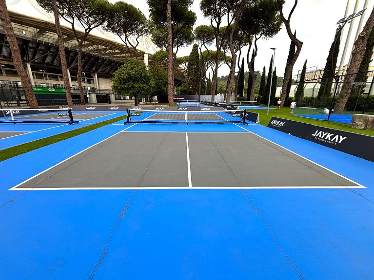 I campi allestiti nell'area dedicata al Pickleball (all’interno del Kid’s Village), posizionati sotto i pini secolari che caratterizzano lo storico parco del Foro Italico