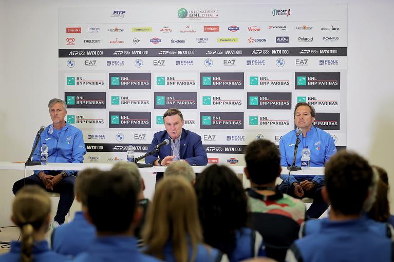 Presentata, nella salla conferenze, la terza edizione del Tennis Europe under 16 ‘’Roma Foro Italico’’. Da sinistra: il coordinatore del settore tecnico FITP Under 16 femminile Germano di Mauro, il direttore dell’Istituto Superiore di Formazione “Roberto Lombardi” Michelangelo Dell’Edera e il coordinatore del settore tecnico FITP Under 16 maschile Luca Sbrascini