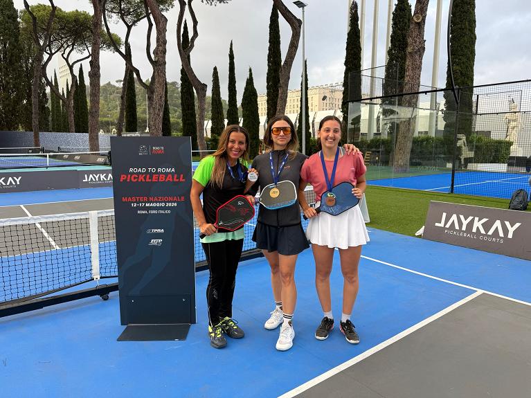 La premiazione del singolare femminile con, da sinistra: Roberta Guerrini (2ª classificata), Lucrezia Scalia (1ª classificata) e Federica Mancinelli (2ª classificata)
