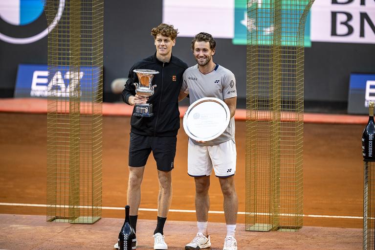 Jannik Sinner e Casper Ruud, vincitore e finalista agli IBI26 (foto FITP)
