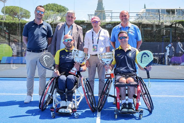 La premiazione della coppia Galliano/Taramelli vincitrice del BNL Italy Major Wheelchair Padel 2026 (Foto FITP)