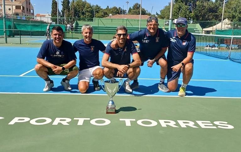 20260616_Tc_Porto_Torres_Team_tecnico_con_trofeo_Angelini_1.jpg
