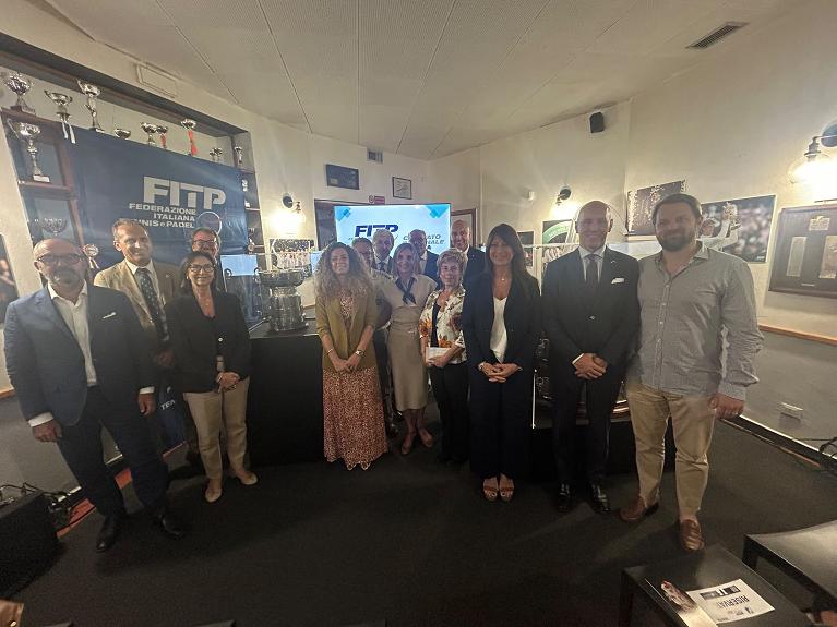 Genova celebra i trionfi del tennis azzurro: il Trophy Tour “premia” il Tennis Club Albaro