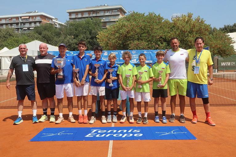 La premiazione maschile dell'edizione 2026 del Lampo Trophy, vinta dalla Francia nella finale contro la Slovenia (foto Alvaro Maffeis)