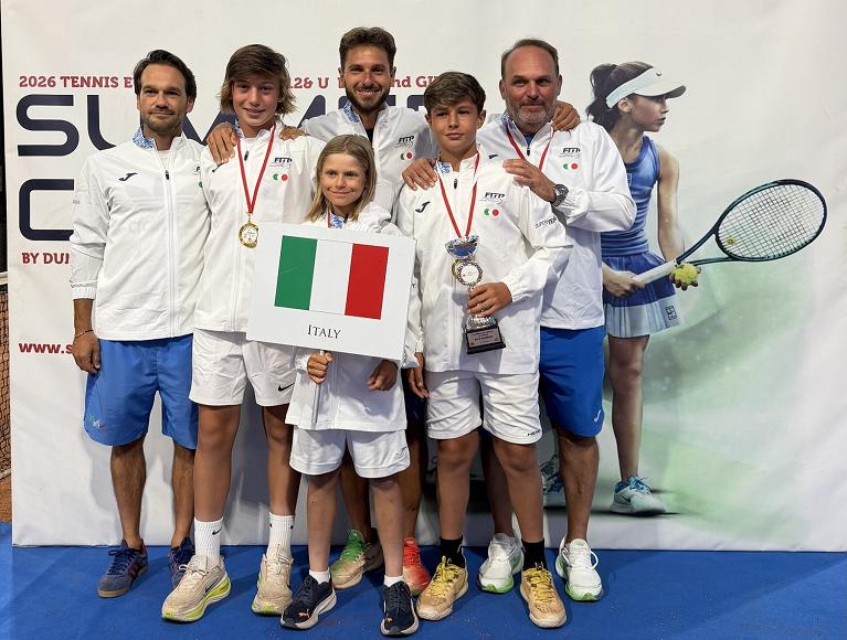 L'Italia Under 12 maschile - Enrico Sesti, Manuel Peregalli, Ascanio Castellana; Capitano Andrea Dalla Giovanna, PF Walter Brandoni, PM Daniele Ramazzotti  - alla Summer Cup 2026