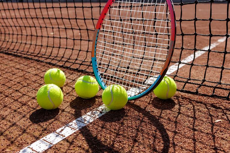 20260804_tennis_balls_and_racquet_on_a_court_2026_01_08_08_17_30_utc.jpg
