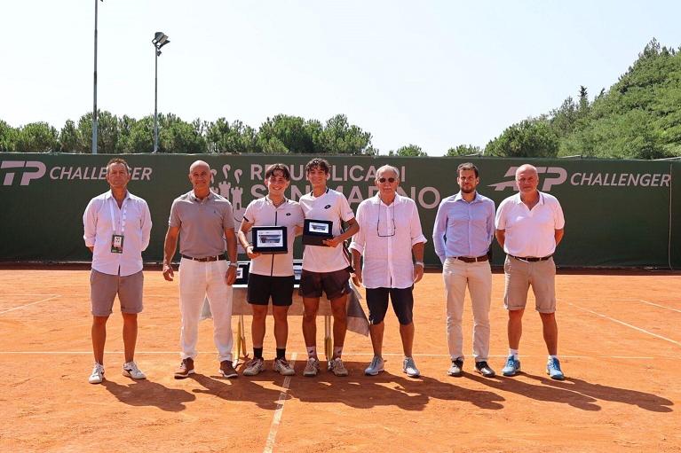 La premiazione del San Marino Open Junior 2026 con il vincitore Dennis Ciprian Spircu ed il finalista Lorenzo Rocco