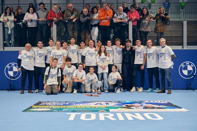 20261002_A1_campione_con_maglia_celebrativa.jpg