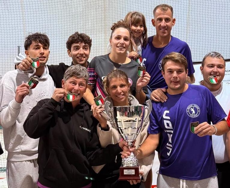 Una foto del Buscherini Talent, il team che ha vinto il campionato 2026 di Serie B di beach tennis (Foto FITP)