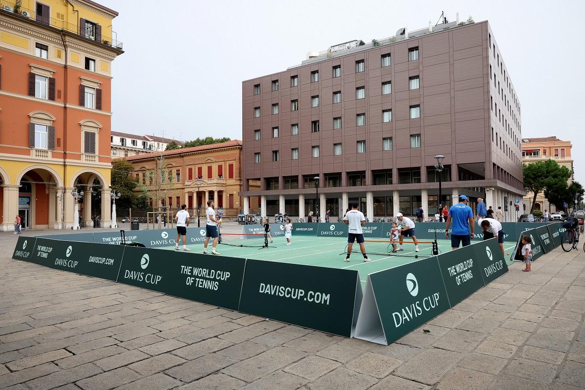 Tennis in Piazza a Bologna: la Davis fa crescere la passione